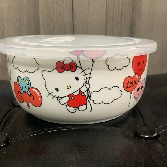 Hello Kitty Love Heart Balloons Large Food Storage Container Zrike Brands - Picture 1 of 10